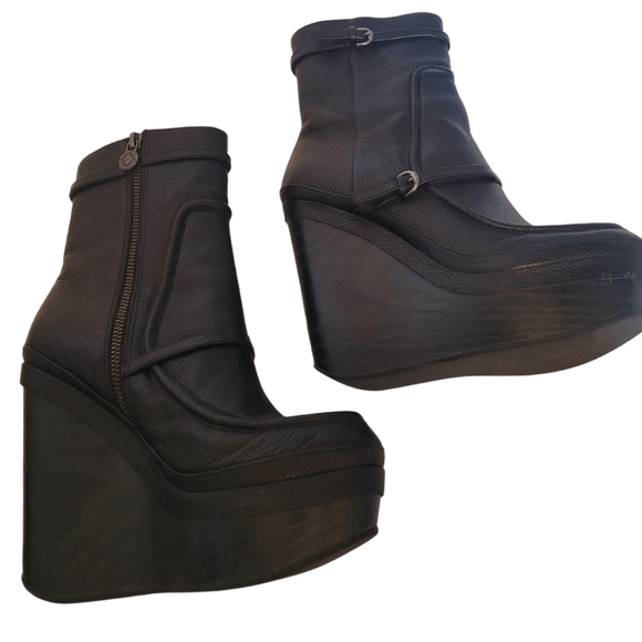 Boots - Picture 3 of 6